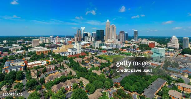 luchtfoto van uptown downtown charlotte north carolina - charlotte of cambridge stockfoto's en -beelden