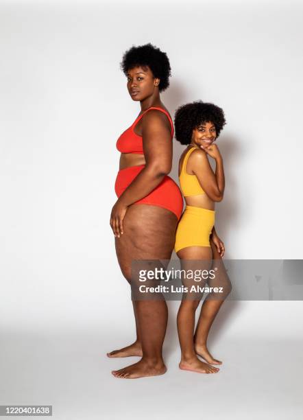 two females in lingerie with different body shape - body positive stockfoto's en -beelden