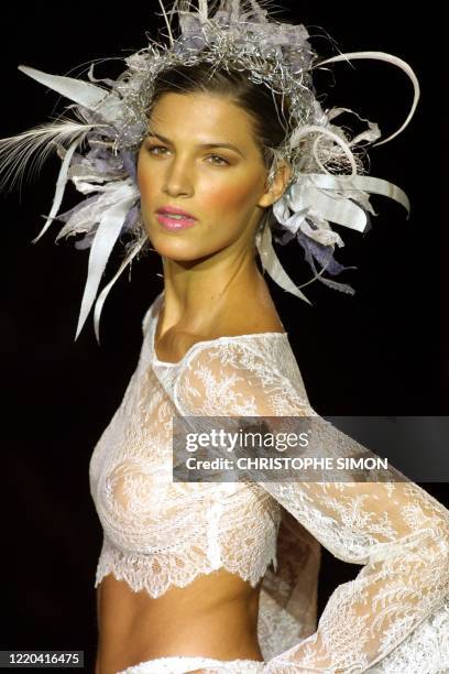 Spanish model Laura Sánchez wears a fiancée dress by Madrid's fashion designer Javier Larrainzar of his collection Spring-Summer 2002, during, 04...