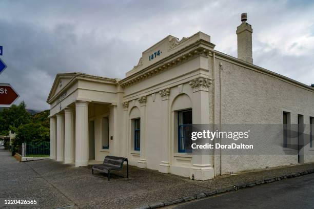 the street view of clyde, new zealand - lake dunstan stock pictures, royalty-free photos & images