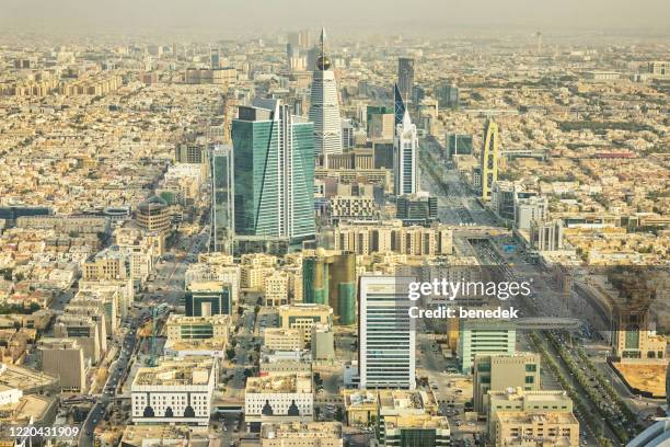 innenstadt von riad saudi-arabien - saudi arabia city stock-fotos und bilder