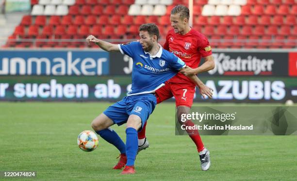 Bentley Baxter Bahn of Halle challenges Rico Preissinger of Magdeburg during the 3. Liga match between Hallescher FC and 1.FC Magdeburg at Erdgas...