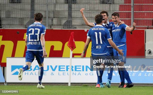 Julian Weigel of Magdeburg celebrates the second goal with teammates during the 3. Liga match between Hallescher FC and 1.FC Magdeburg at Erdgas...