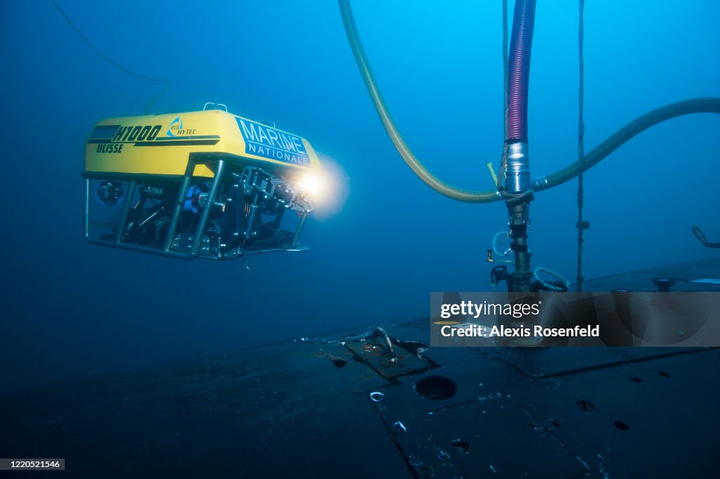 ROV Ulisse help to bring fresh air to submarine in distress