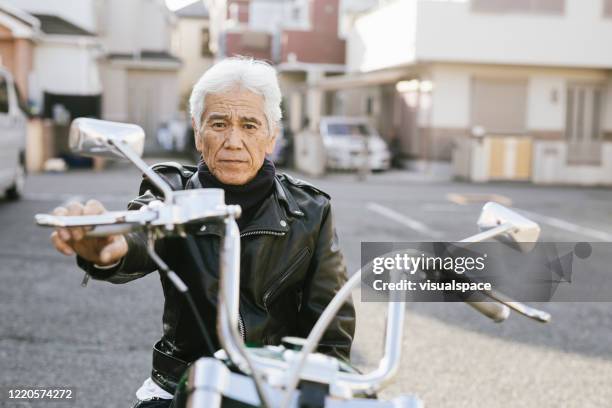 portrait of senior moto enthusiast - old motorcycles imagens e fotografias de stock