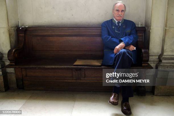 Photo de l'écrivain Jean Raspail, prise, le 16 septembre 2005 dans les couloirs de la 17e chambre du tribunal correctionnel de Paris. La Licra...