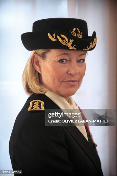 Martine Monteil, la nouvelle secrétaire générale de la zone de défense de Paris, pose, le 25 septembre 2008, dans son bureau de la Préfecture de...