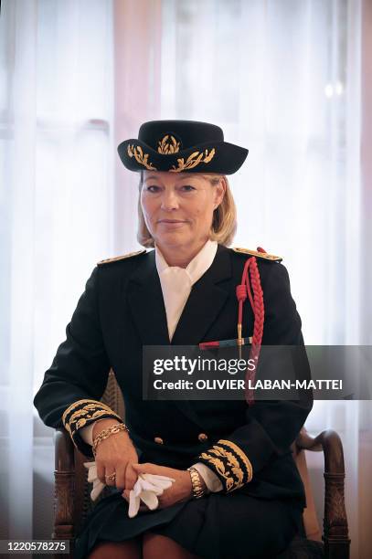 Martine Monteil, la nouvelle secrétaire générale de la zone de défense de Paris, pose, le 25 septembre 2008, dans son bureau de la Préfecture de...