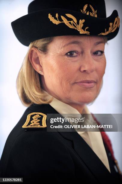 Martine Monteil, la nouvelle secrétaire générale de la zone de défense de Paris, pose, le 25 septembre 2008, dans son bureau de la Préfecture de...