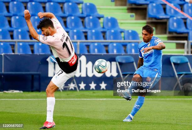 Damian Suarez of FC Getafe and Didac Vila of Espanyol Barcelona battle for the ball during the Liga match between Getafe CF and RCD Espanyol at...