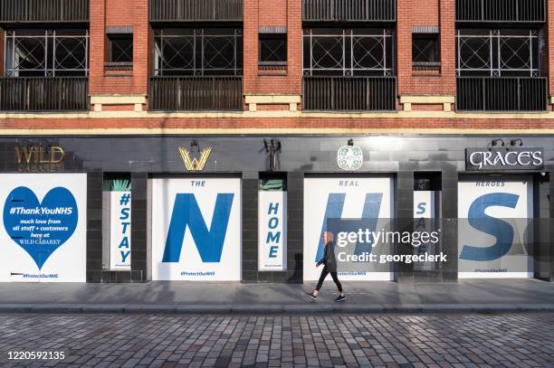 nhs tribute at grace's pub, closed during coronavirus - coronavirus scotland stock pictures, royalty-free photos & images