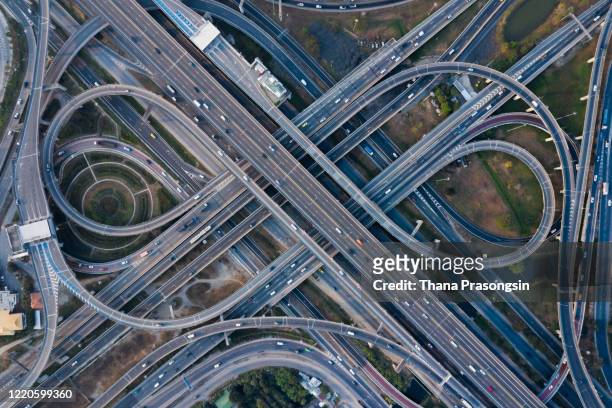 freeway interchange - interstate highway usa stock-fotos und bilder