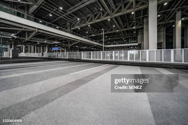 road background - marquage de route photos et images de collection