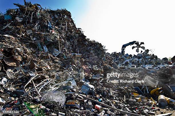 scrap yard - sucata imagens e fotografias de stock