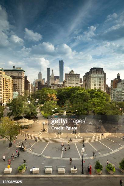 union square park in midtown manhattan new york city usa - union square new york city stock pictures, royalty-free photos & images