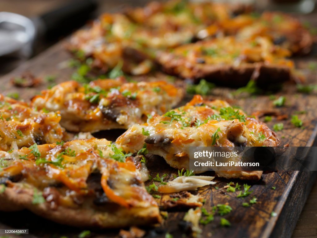 Small 8" Thin Crust Roast Chicken Pizza with Alfredo Sauce, Mushrooms and Red Peppers on Pita Bread