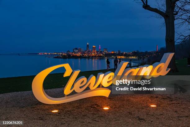 cleveland script sign and city skyline in the evening - edgewater park - cleveland ohio sign stock pictures, royalty-free photos & images