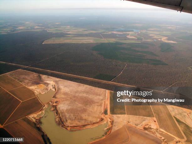 queensland sugarcane fields - rockhampton stockfoto's en -beelden