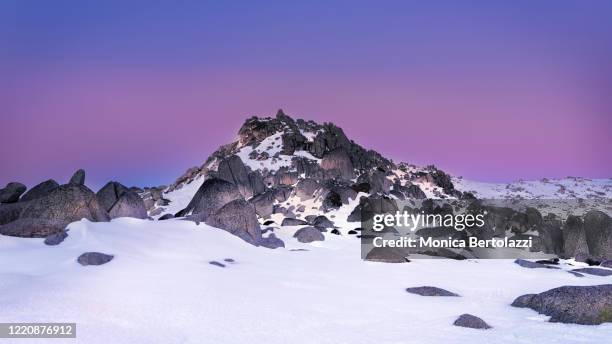 the tors at mount kosciuszko - thredbo stockfoto's en -beelden