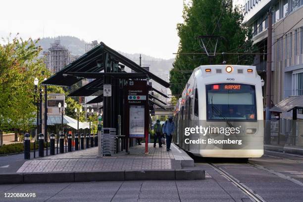 Trimet 437 Portland Metropolitan Area Stock Photos, High-Res Pictures, and ...