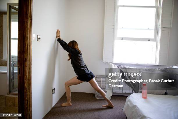 a woman exercising at home - calf imagens e fotografias de stock