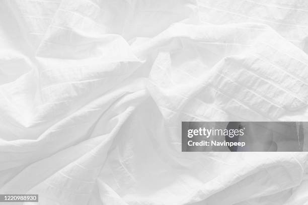 wrinkled white bedsheet - sheet bedding stock-fotos und bilder