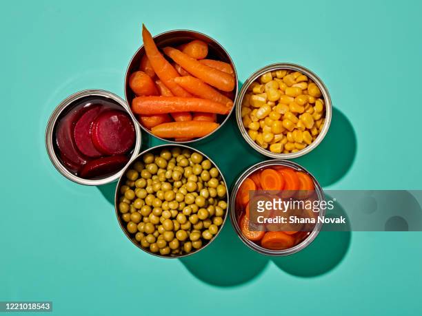 canned veggies - blechdose stock-fotos und bilder