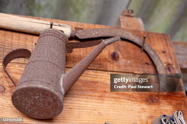 ancient oil container made rusty by time - podão imagens e fotografias de stock