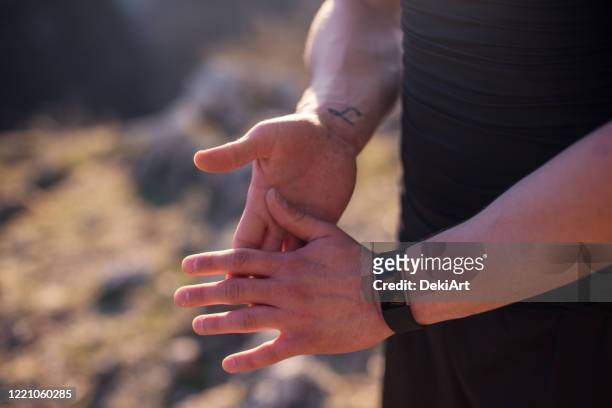 injured hands during exercise - injured hand stock pictures, royalty-free photos & images