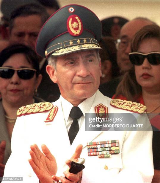 This 26 April, 1996 file photo shows Paraguayan Gen. Lino Cesar Oviedo during a ceremony for his retirement in Asuncion. El General retirado Lino...