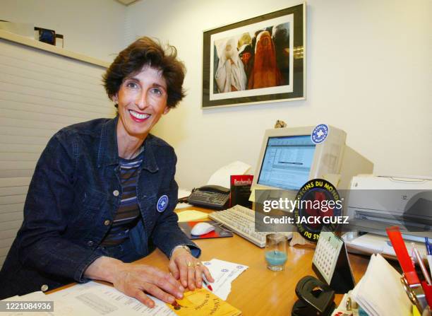 Françoise Jeanson, un médecin généraliste, qui a été élue la veille à la présidence de l'organisation humanitaire Médecins du Monde , pose le 11 mai...