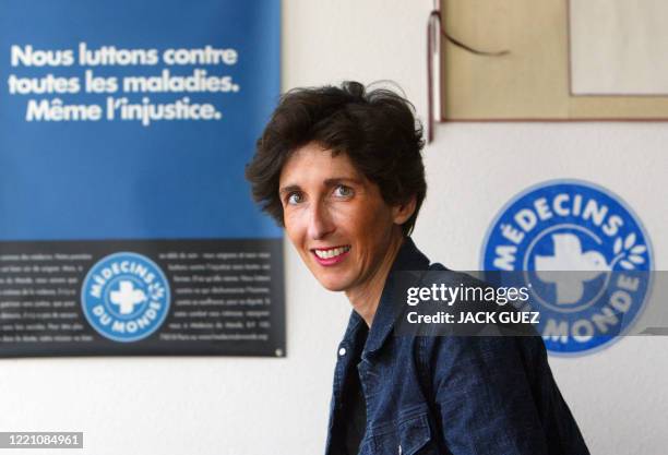 Françoise Jeanson, un médecin généraliste, qui a été élue la veille à la présidence de l'organisation humanitaire Médecins du Monde , pose le 11 mai...