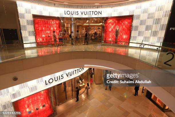 202 Louis Vuitton Singapore Stock Photos, High-Res Pictures, and
