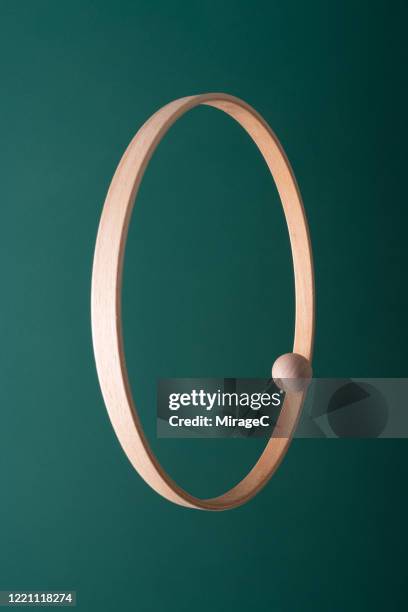 sphere and circle levitation - zero imagens e fotografias de stock