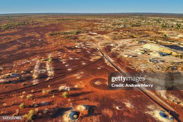 australian outback desert landscape with red earth and dirt roads, opal mining town, white cliffs - red dirt stock pictures, royalty-free photos & images