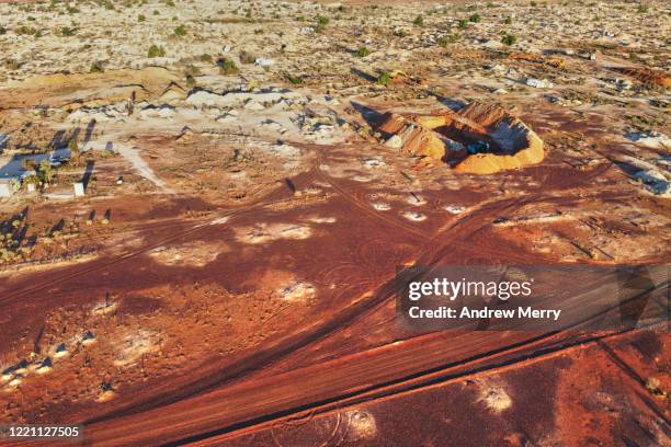 australian outback desert landscape with red earth and dirt roads, opal mining town, white cliffs - nsw rural town stock pictures, royalty-free photos & images