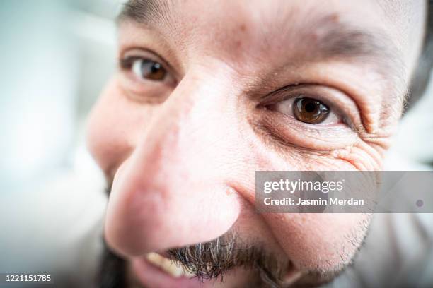 extreme close up portrait of funny laughing man - ugly face 個照片及圖片檔