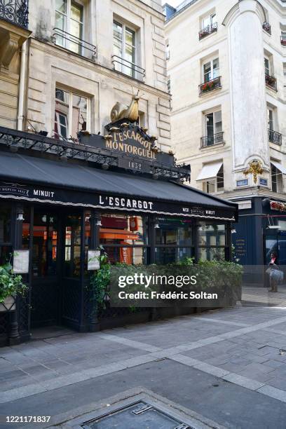 The popular district "the street Montorgueil" during the confinement of the French due to an outbreak of the coronavirus on April 25, 2020 in Paris,...