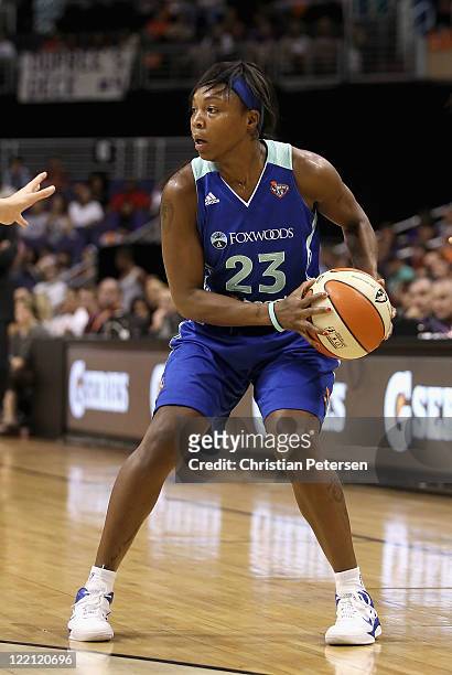 Cappie Pondexter of the New York Liberty handles the ball during the WNBA game against the Phoenix Mercury at US Airways Center on August 23, 2011 in...