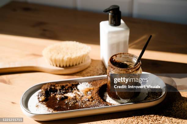 preparing homemade coffee scrub at home - esfoliação imagens e fotografias de stock