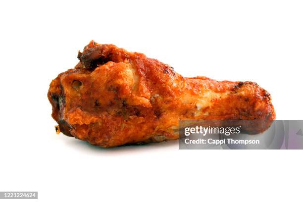 buffalo chicken wing over a white background - ali di pollo fritte alla buffalo foto e immagini stock