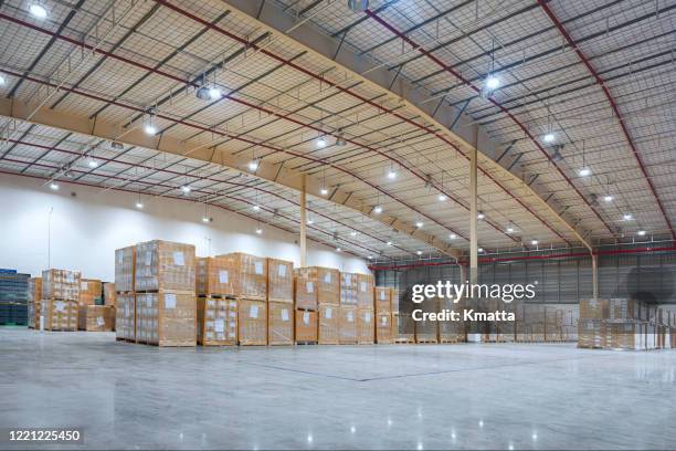 storehouse interior - airplane hangar stock pictures, royalty-free photos & images