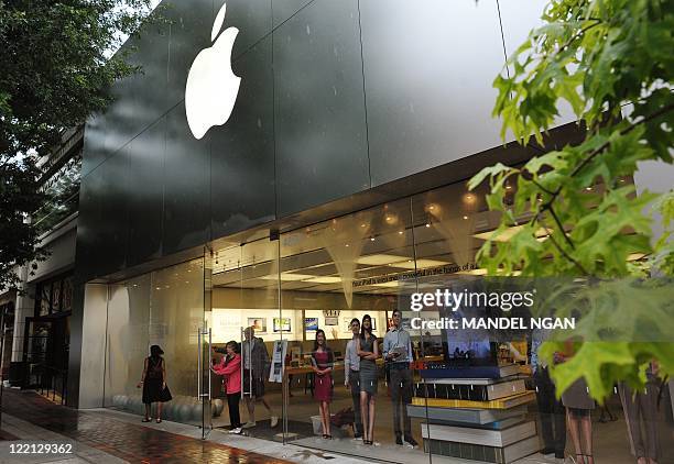 An August 25, 2011 photo shows the Apple Store in Bethesda, Maryland. Apple chief executive Steve Jobs Apple stocks closed 0.7 percent lower, a...