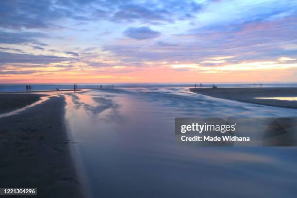 cloud sky and sunset at the beach - made widhana - fotografias e filmes do acervo