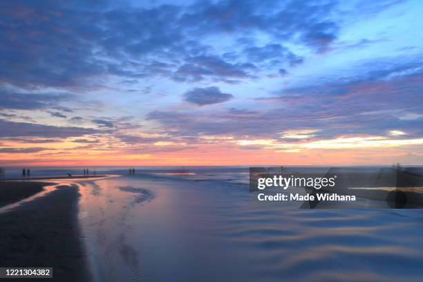 cloud sky and sunset at the beach - made widhana - fotografias e filmes do acervo