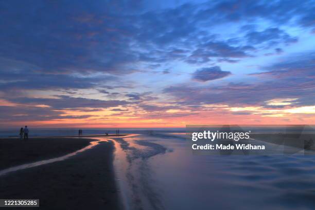 cloud sky and sunset at the beach - made widhana - fotografias e filmes do acervo