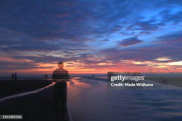 cloud sky and sunset at the beach - made widhana - fotografias e filmes do acervo