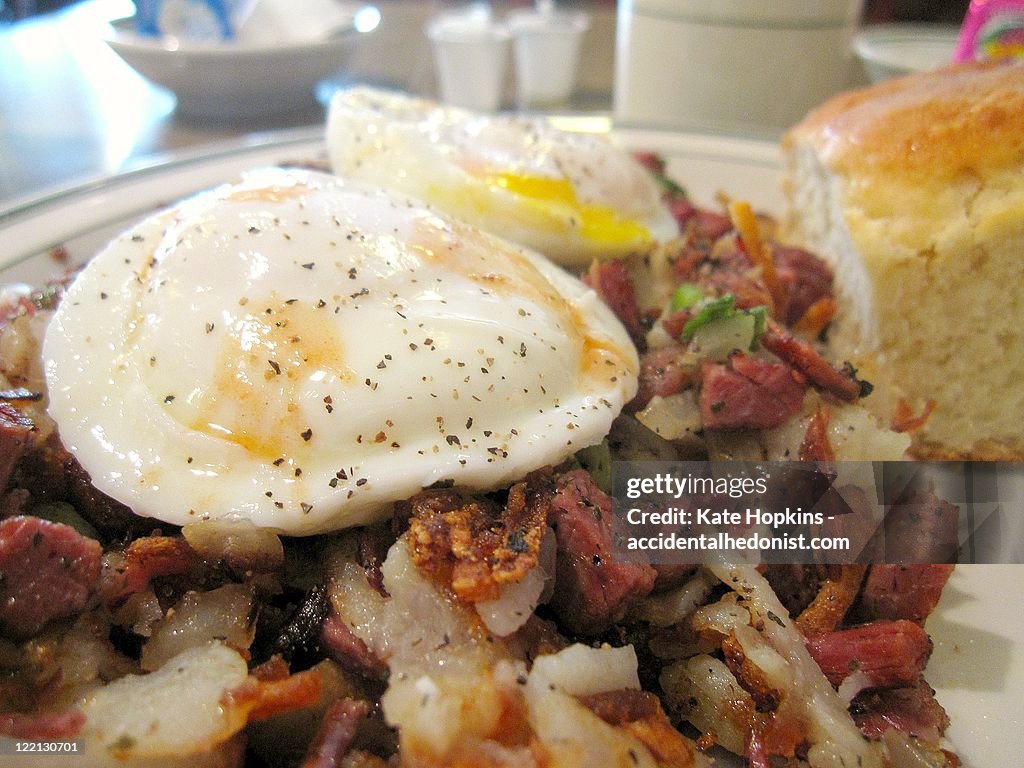 Poached eggs on corned beef