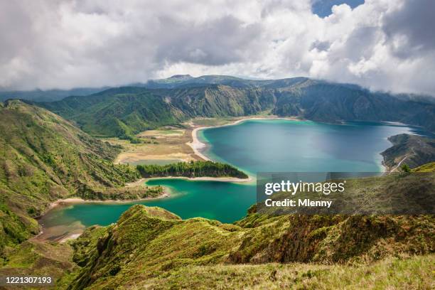 lagoa do fogo krater see san miguel insel azoren portugal - the azores stock-fotos und bilder