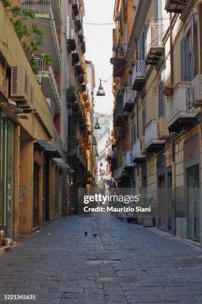 buildings in naples and narrow street - street close up stock pictures, royalty-free photos & images